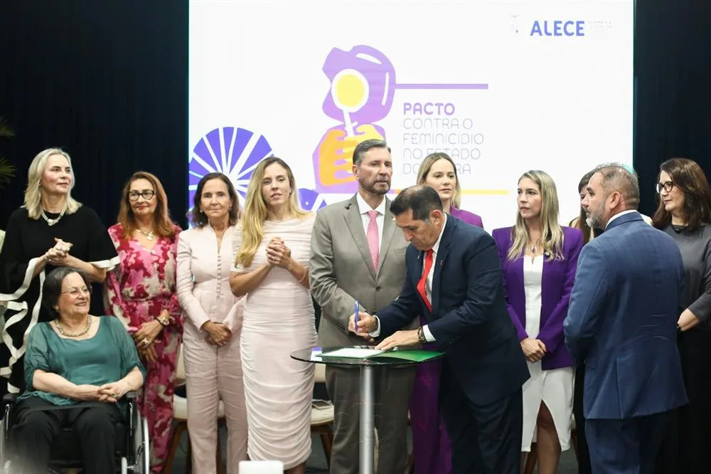 De Assis Diniz Assinando o Pacto