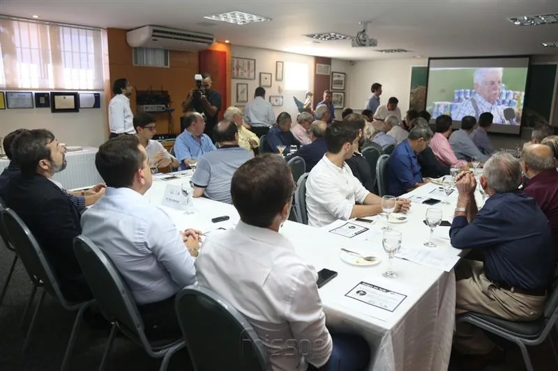 Almoço Debate Amigos em Ação