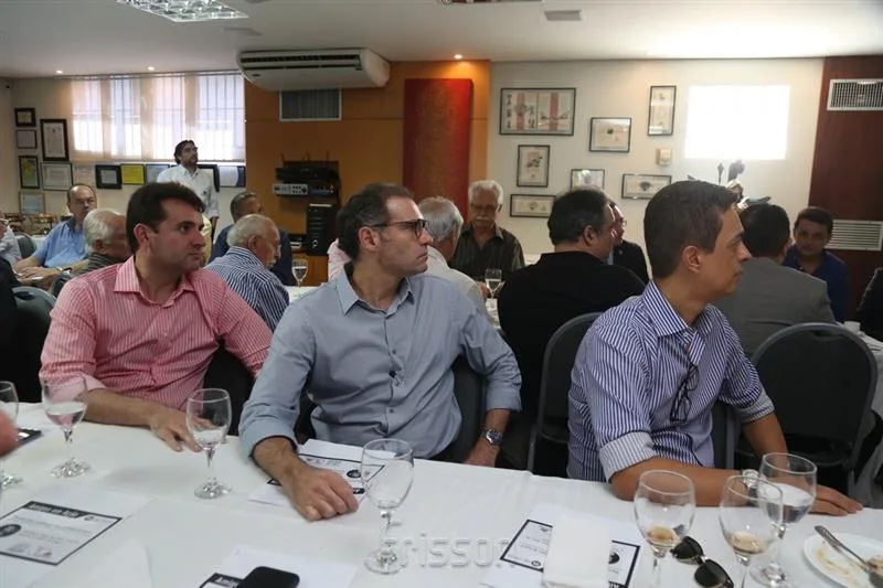 Almoço Debate Amigos em Ação