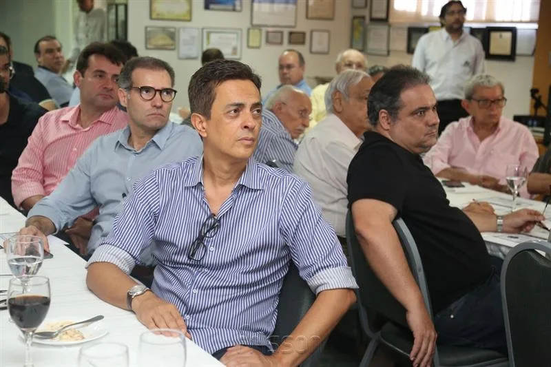 Almoço Debate Amigos em Ação