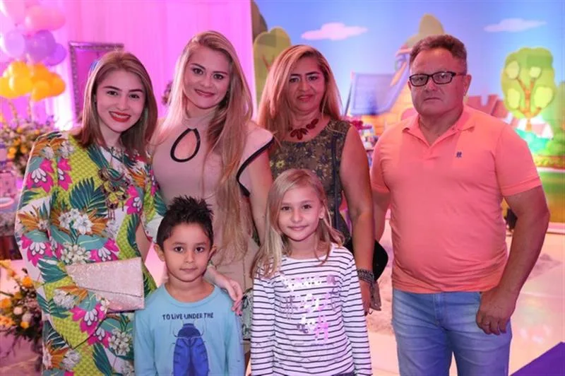 Aline, Leninha Leonisio, Francisca Lima, Edivaldo, Gabriel e Yasmim Leonisio