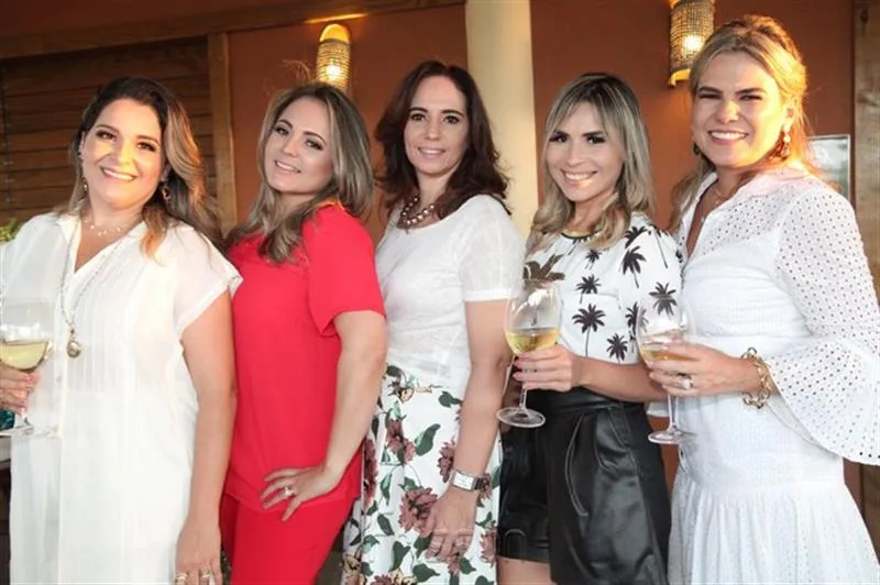 Adriana, Karina Mota, Suzy Férrer, Grazi Nogueira e Clarissa Mota