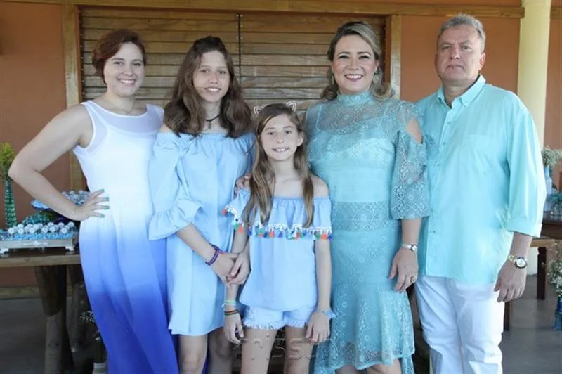 Amanda, Milena, Manuela, Luciana e Régis Mota