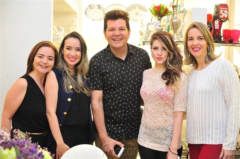 Amanda Arruda, Vladia Borella, Gustavo Serpa, Raquel Macedo e Roseane Bastos
