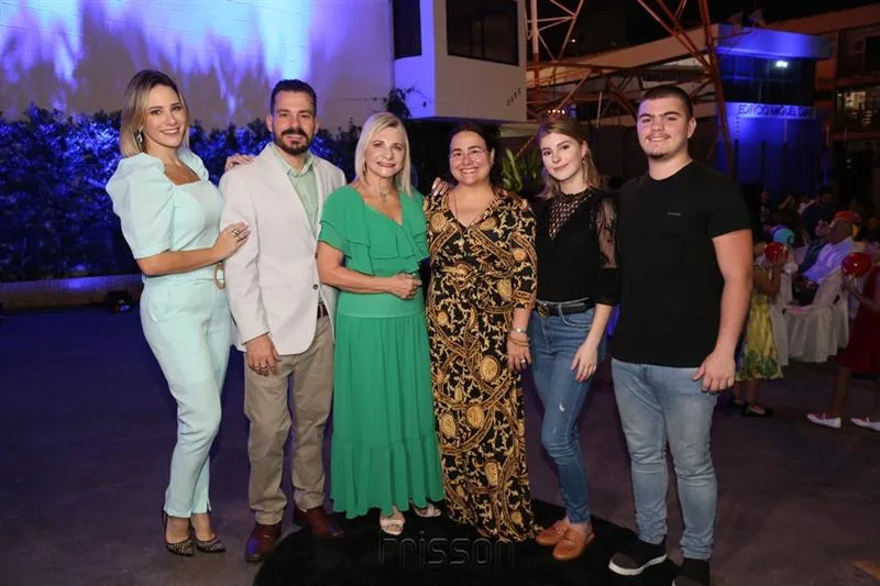 Gaida Dias Furtado, Miguel Filho, Rosângela Dias, Mayara Silva, Maria e Michael Dias