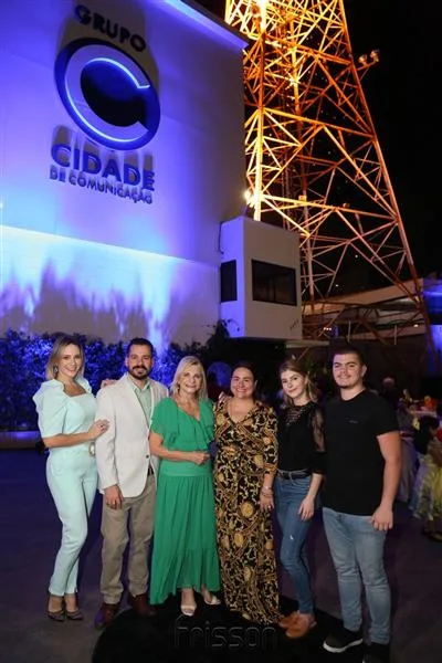 Gaida Dias Furtado, Miguel Filho, Rosângela Dias, Mayara Silva, Maria e Michael Dias