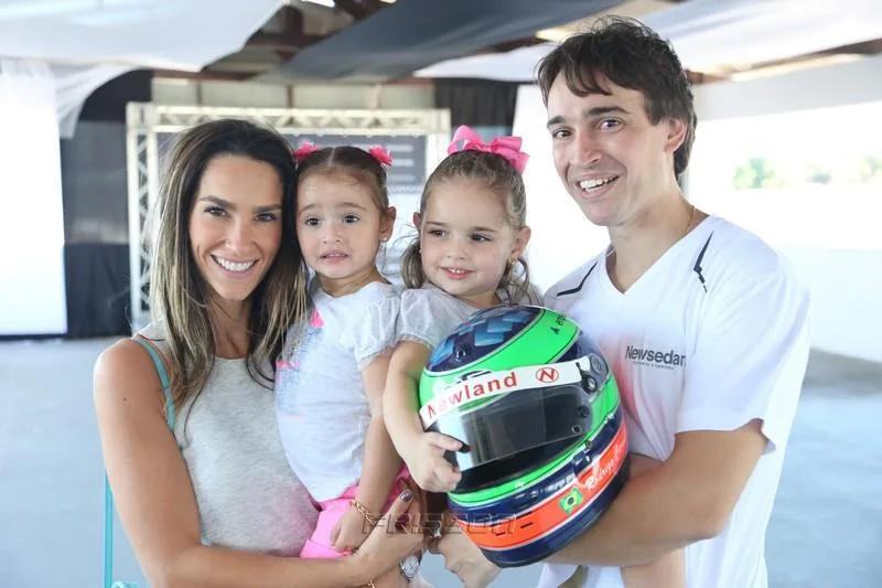 Marcela, Olivia, Victoria e Rodrigo Carvalho
