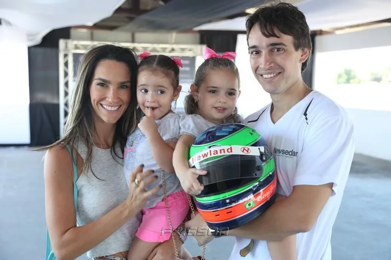 Marcela, Olivia, Victoria e Rodrigo Carvalho