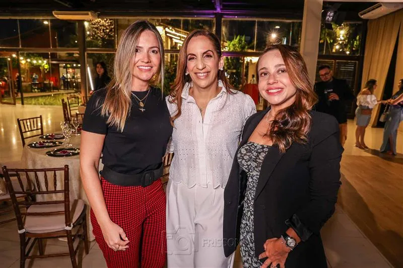 Debora Queiroz, Kamila Cardoso e Joana Silveira