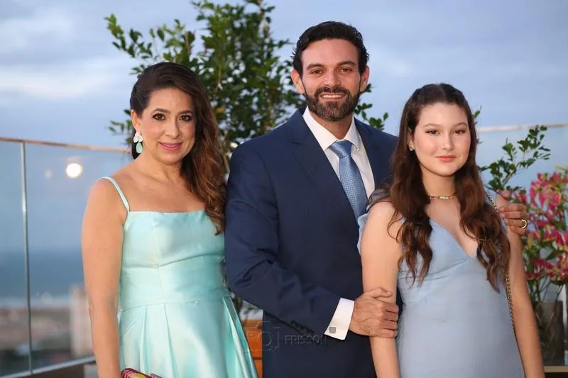 Anelise, Clovis e Tina Holanda
