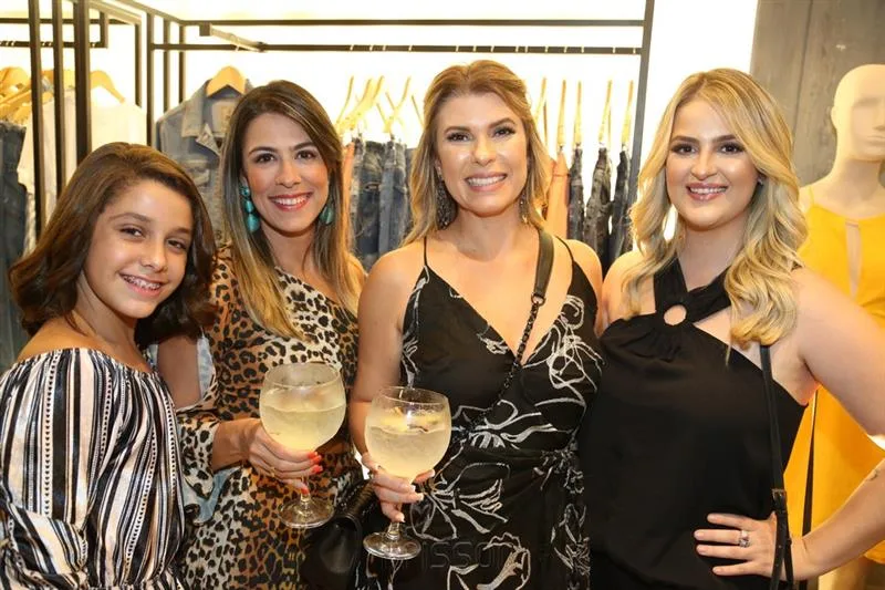Ana Maria, Rebeca Sá, Juliana e Barbara Vilarouca