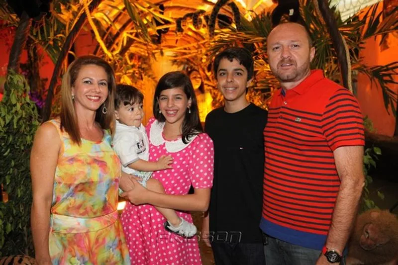 Ana Cláudia, Lucas, Luana, Igor e Sérgio Camelo