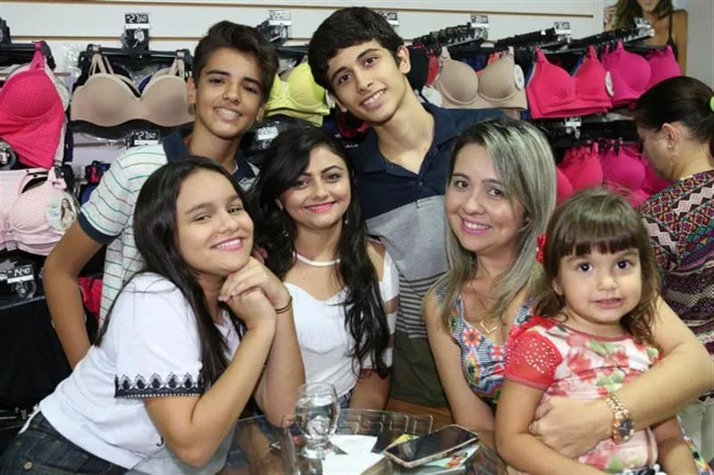 Iasmim de Fatima, Matheus Mendonça, Gardenia Silva, Felipe Mendonça, Karina Mota e Sofia Rodrigues