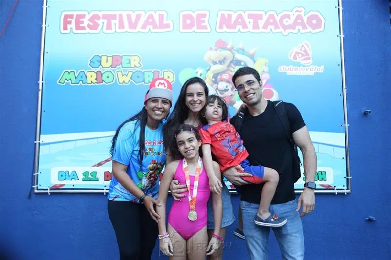Ana Eline, Sara, Lia, Davi e Dario Frota