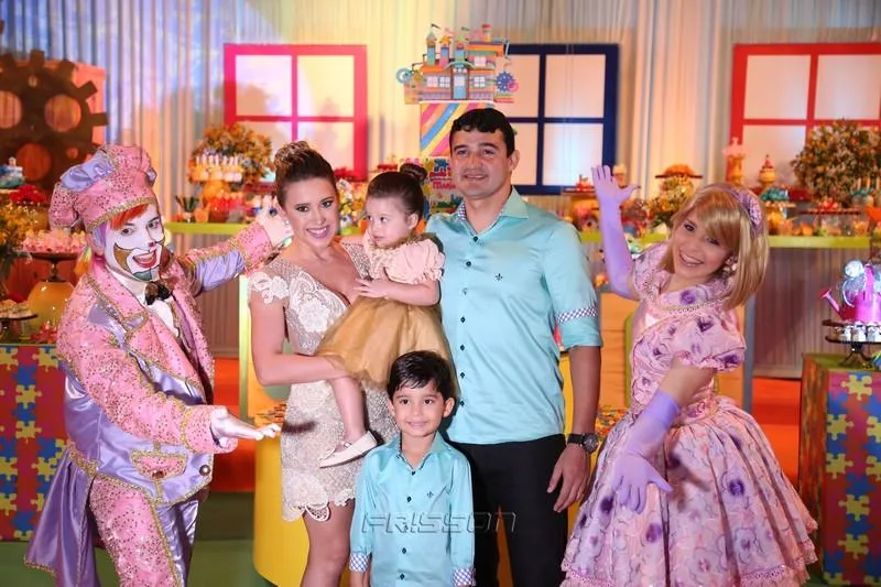 Danielle, Thiago Teixeira, Lucas e Maria Liz com Cia Mix da Alegria