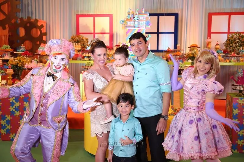 Danielle, Thiago Teixeira, Lucas e Maria Liz com Cia Mix da Alegria