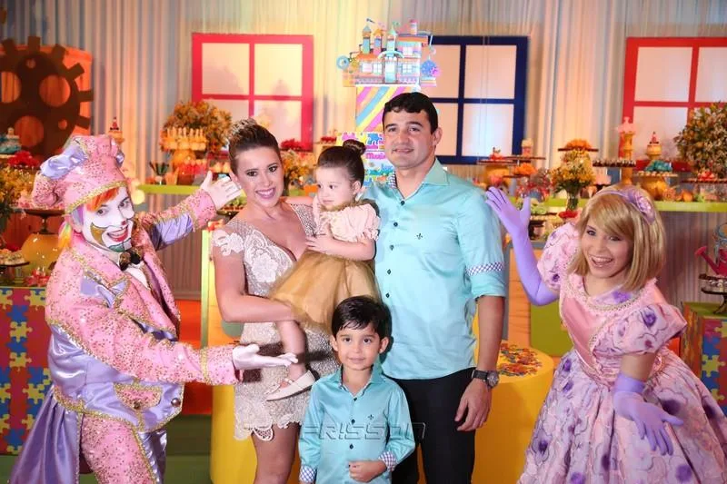 Danielle, Thiago Teixeira, Lucas e Maria Liz com Cia Mix da Alegria