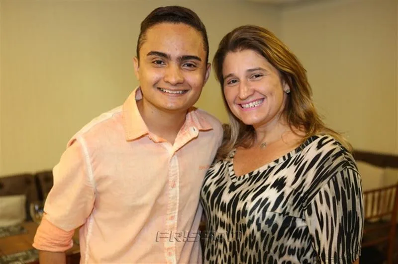 Felipe Araújo e Karina Bezerra