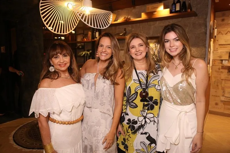 Carmem Cinira, Lara Correia, Inês e Natália Rangel