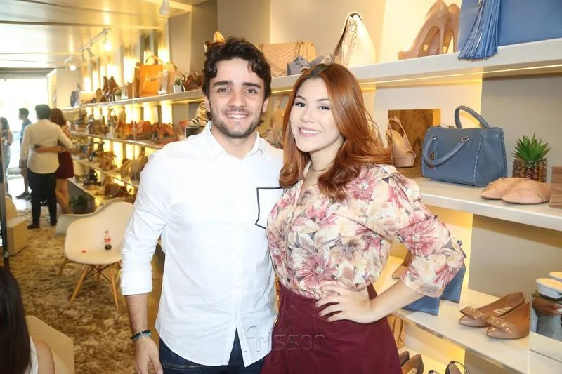 Jonathan Giffoni e Mariana Paim