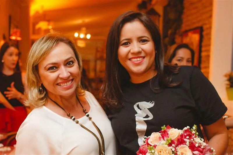 Laélia Melo, Kelly Linhares
