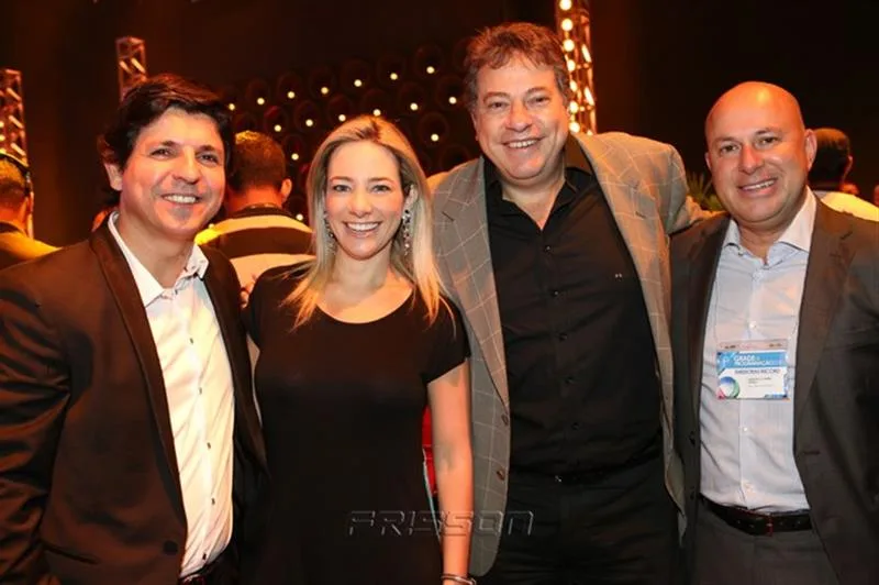 Lançamento programação Record 2015