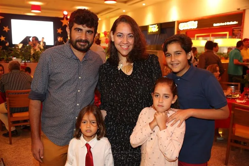 Carlos Henrique, Sabrina, Tom, Maria Flor e Lucas Lemos