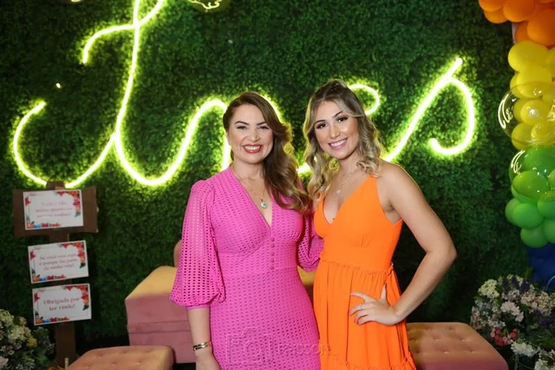 Inês e Carolina Athayde