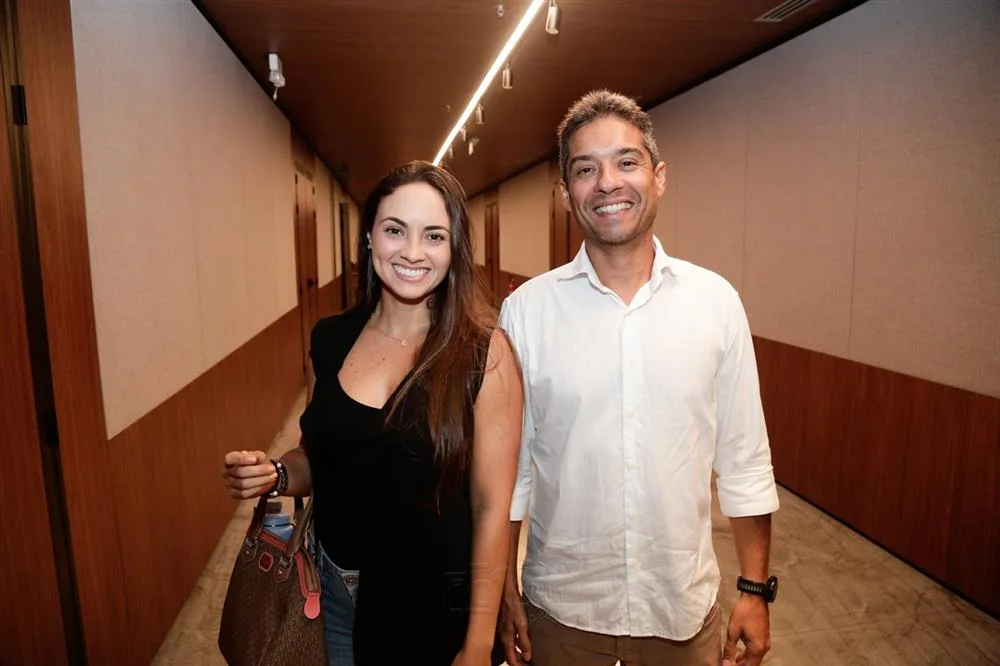 Caroline Colares e Tiago Costa