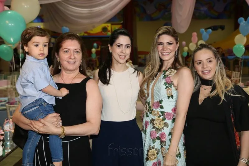 1 Ano de Mirela Oliveira