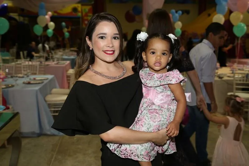 1 Ano de Mirela Oliveira