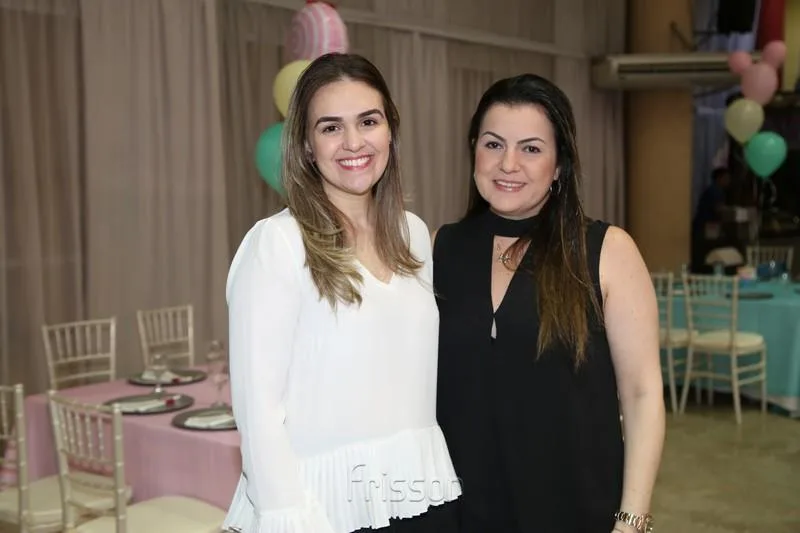 1 Ano de Mirela Oliveira