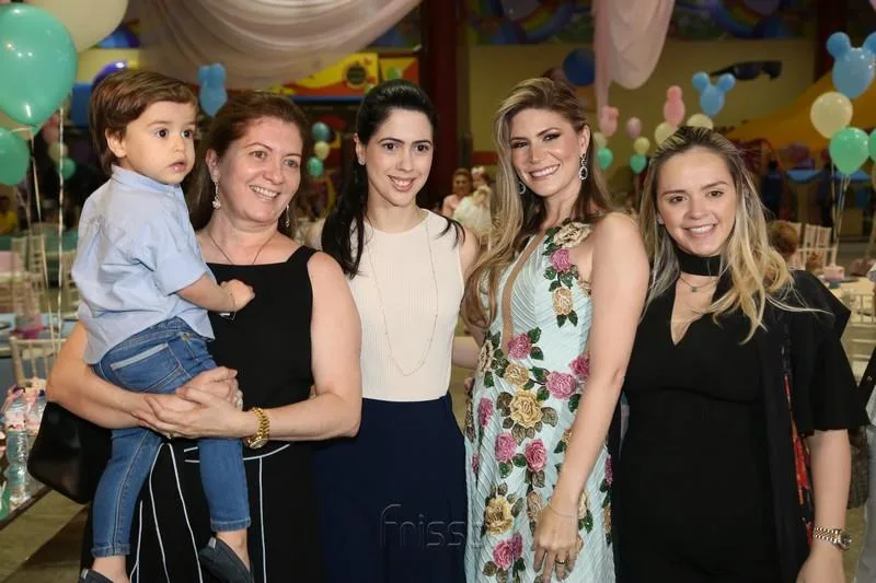 1 Ano de Mirela Oliveira