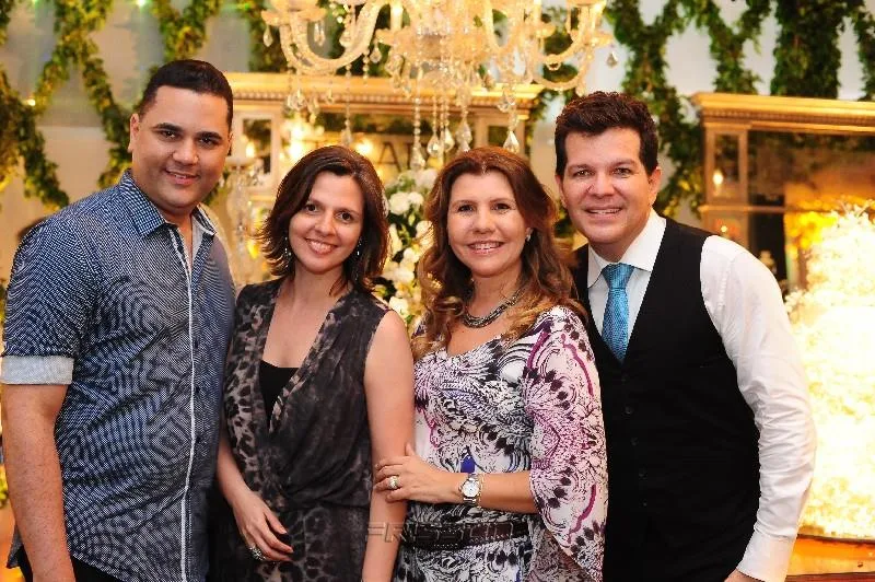 Adriano Matos, Alexia e Georgia Fontes e Gustavo Serpa