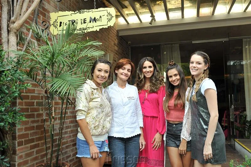 Edith Gomes, Louise Benevides, Manoela Bau, Victória Rocha e Paulinha Sampaio (3)