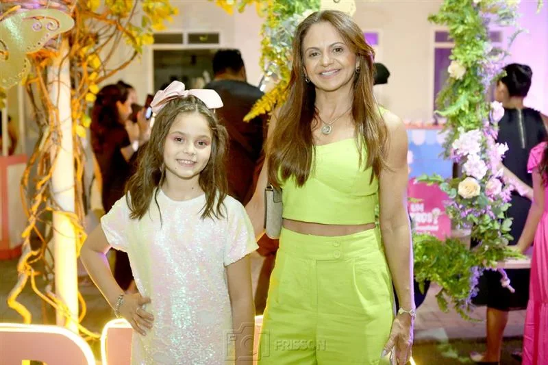 Anja e Alessandra Holanda