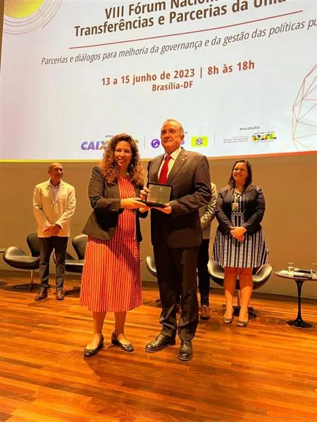 Aracati recebe Prêmio de Melhor Município em Governança e Gestão