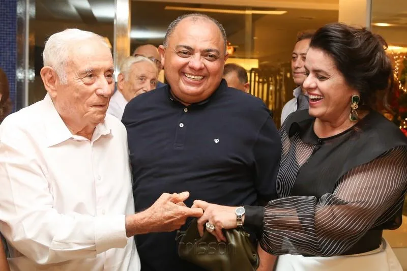 Adauto e Silvana Bezerra com Teodoro Silva Santos