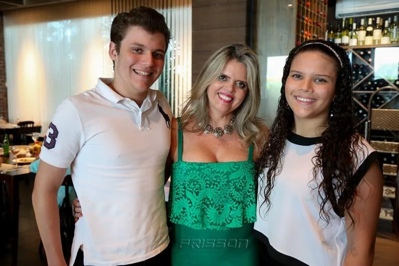 Gabriel, Valeska e Joana Rolim