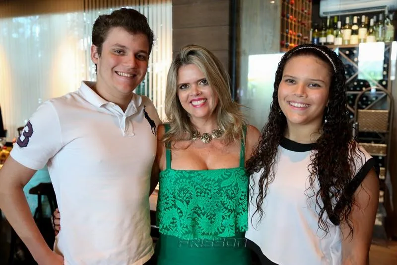 Gabriel, Valeska e Joana Rolim