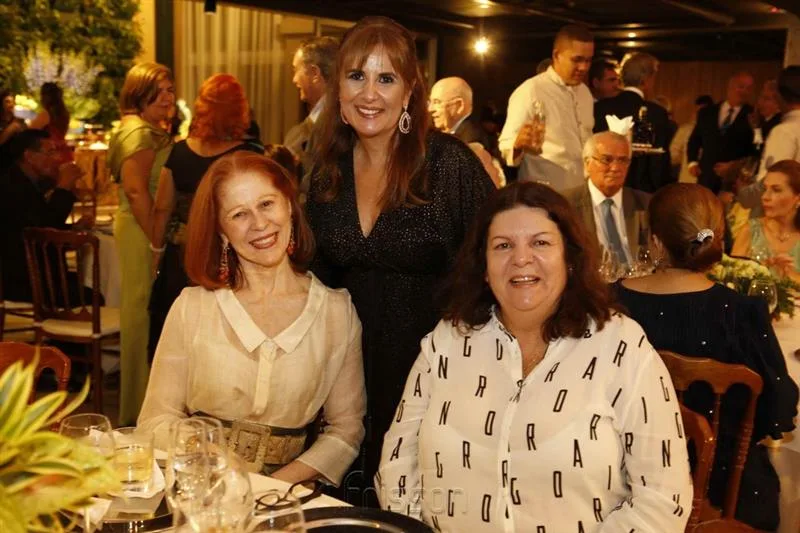 Ana Luiza Martins, Wladia Aistragesilo, e Veronica Lima