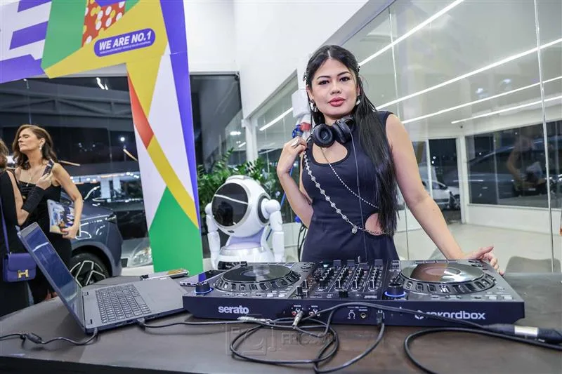 Dj Carlly