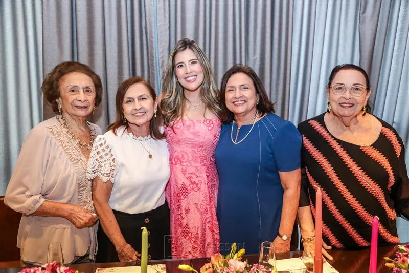 Anti, Inês, Roberta, Ana Lúcia Ponte e Vânia Maia