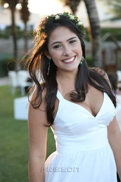 Lara Oliveira