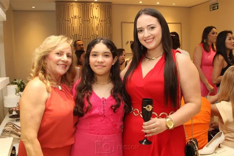 Anadir Santos, Natalie Nadine e Gabriella Santos