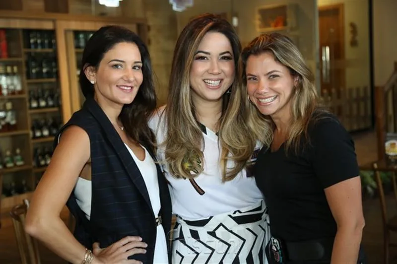Aline Pinho, Carol Yamazaki e Vanessa Queiros