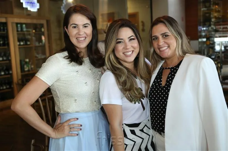 Amanda Viana, Carol Yamazaki e Ana Leal