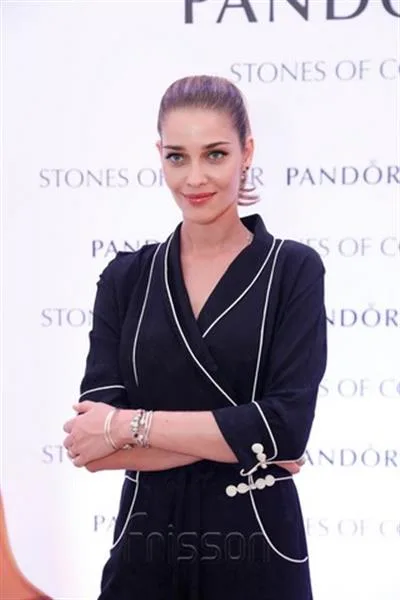 Ana Beatriz Barros