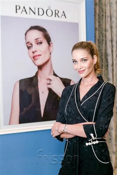 Ana Beatriz Barros