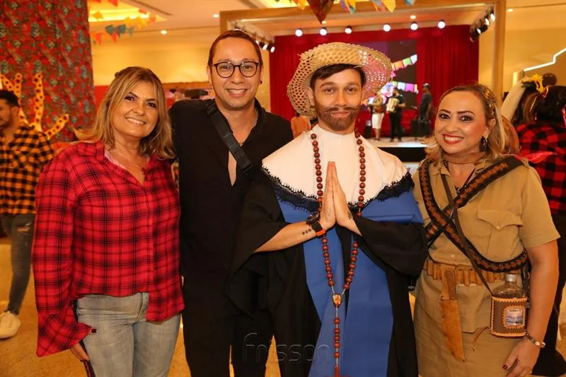 Eveline Veloso, Davi Oliveira, Anderson Bastos e Laelia Melo